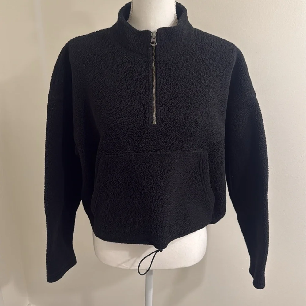 American Eagle Cropped Black Sherpa Fleece Sweatshirt Sweater Top Women’s Medium - Picture 1 of 11